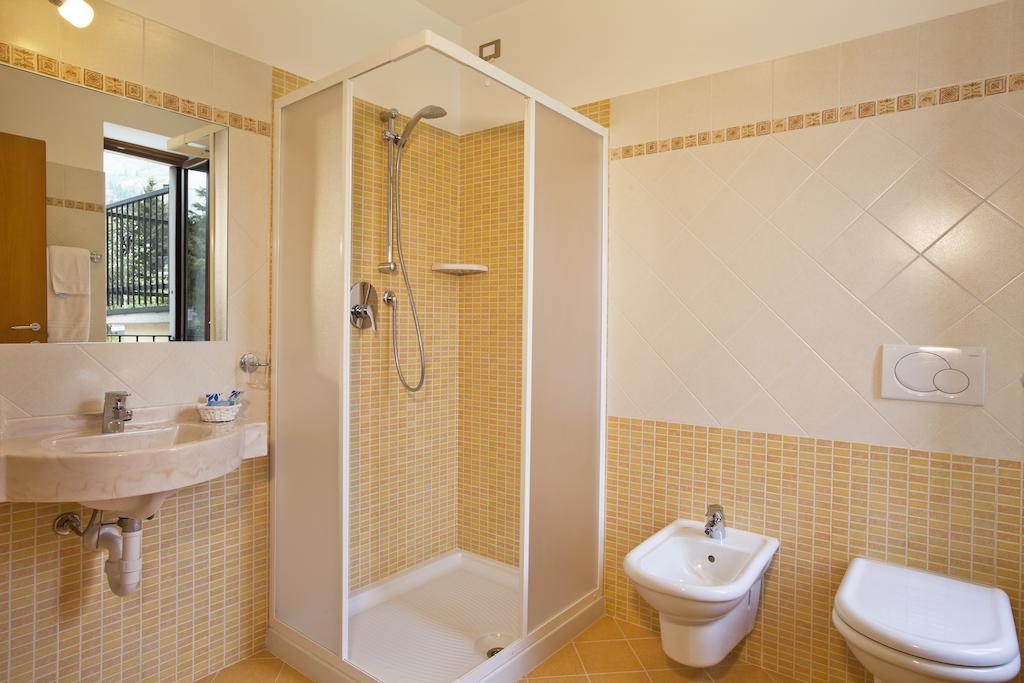 Hotel Ferrari Castione della Presolana Camera foto