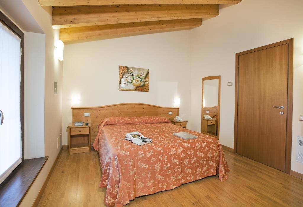 Hotel Ferrari Castione della Presolana Esterno foto